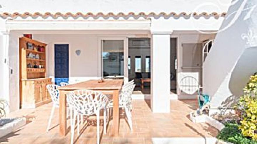 1.450.000 € Venta de casa en Ibiza 563 m2, 4 habitaciones, 4 baños, 2.575 €/m2...