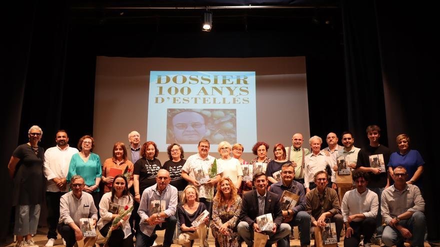 Un col·lectiu veïnal de Burjassot dedica la seua revista al centenari d’Estellés