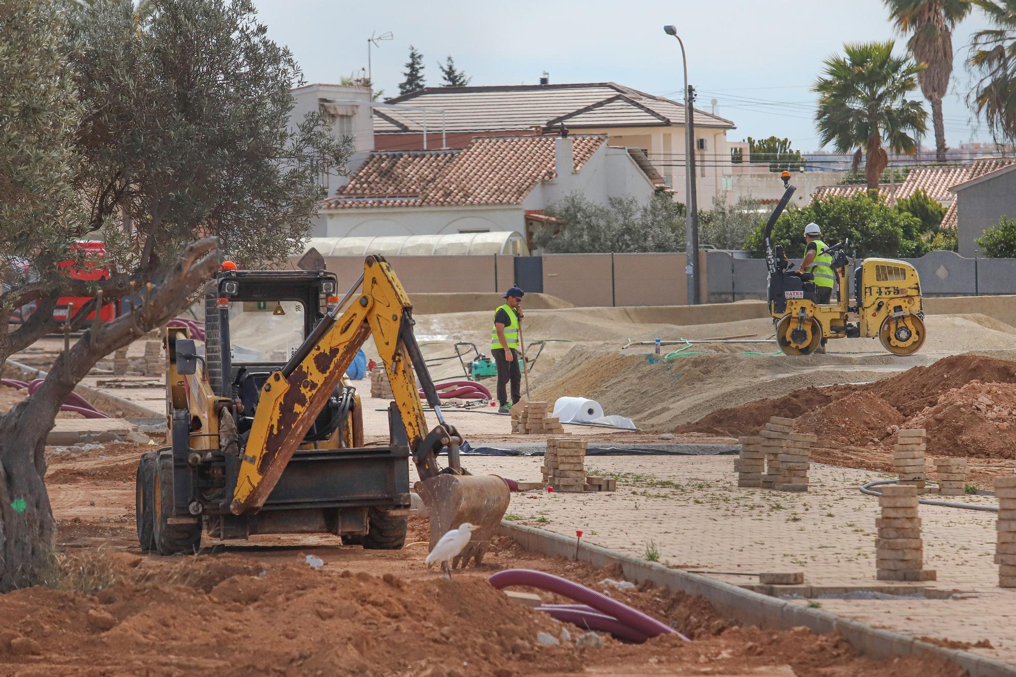 Así van las Obras del  parque La Siesta de la urbanización de San Luís en Torrevieja