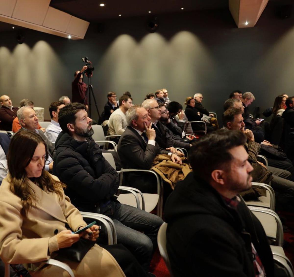 Una parte del público que acudió a la conferencia de Carme Artigas. | Fernando Rodríguez