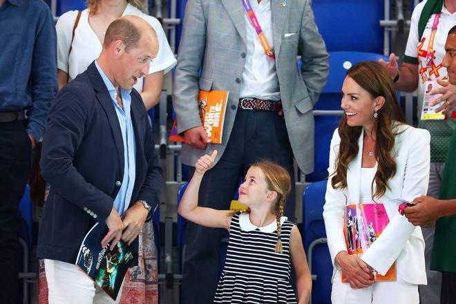 Los duques de Cambridge con su hija Charlotte