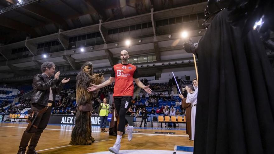 Xavi Rey, durante su presentaciÃ³n en el duelo ante el Tau CastellÃ³.