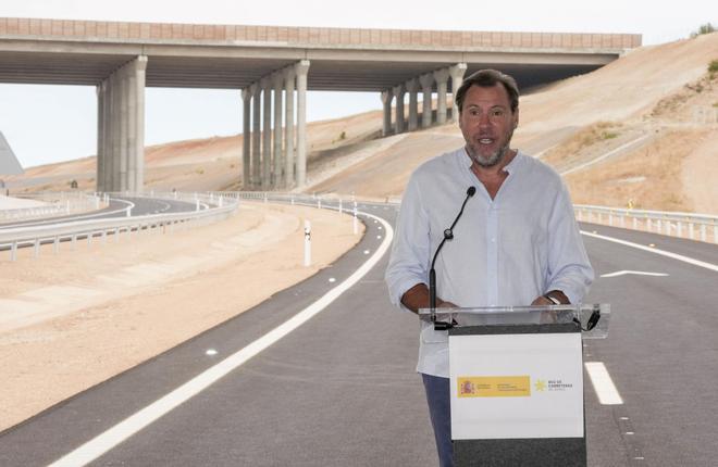 Puente asegura que el Gobierno decide la agenda del rey e insiste en que visitará Ceuta