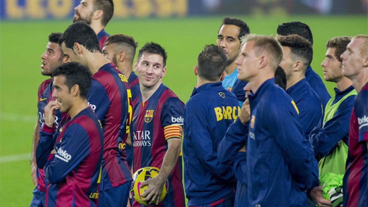 Messi y sus compañeros vieron el discutido vídeo desde el centro del campo