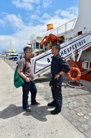 26-05-2018 LAS PALMAS DE GRAN CANARIA. El buque de Investigación Oceanográfica Hespérides entrega las muestra científicas traidas de la Antártida al buque oceanográfico Ángeles Alvariño, en la Base Naval de Las Palmas. Fotógrafo: ANDRES CRUZ  | 26/05/2018 | Fotógrafo: Andrés Cruz