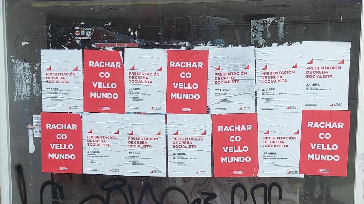 Carteles colgados en Santiago sobre la presentación de Creba Socialista
