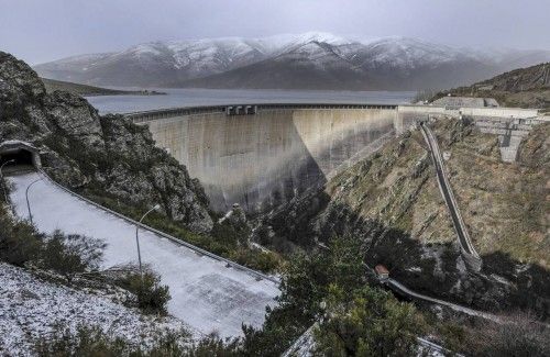 El temporal condicionó el tráfico en una veintena de carreteras de la provincia