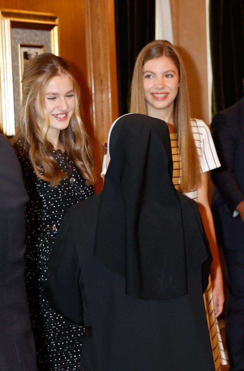 Las sonrisas de la princesa Leonor y la infanta Sofía durante la audiencia previa a los Premios Princesa de Asturias 2022