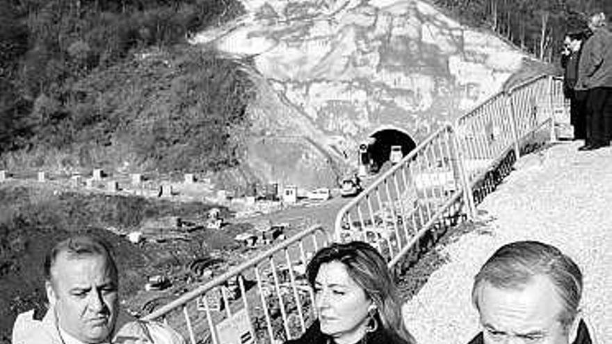 José María Pertierra, Esther Díaz y Francisco González Buendía, ayer.