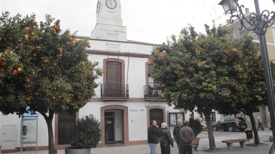 Culminan las obras del tejado del anexo municipal