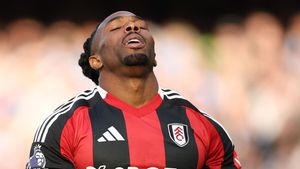 Adama Traoré se lamenta tras fallar una ocasión ante Ederson