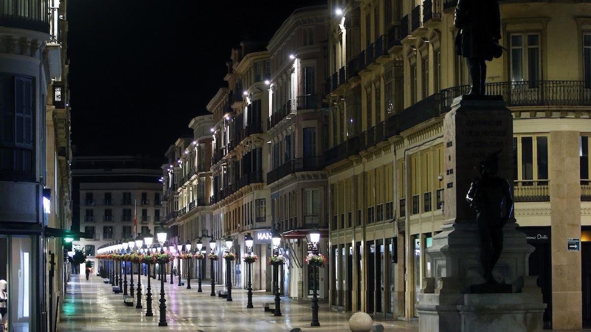 La calle Larios, desierta este viernes por la noche.