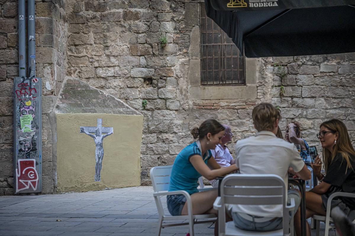 Apareix un enigmàtic mural amb un Crist desfigurat a la basílica del Pi de Barcelona