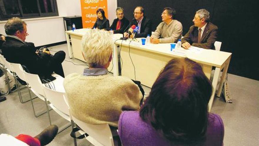 Asunción Álvarez, Mariano Arias, Antonio de Luis Solar, Francisco Crabiffosse y Pepe Monteserín, en Pravia.