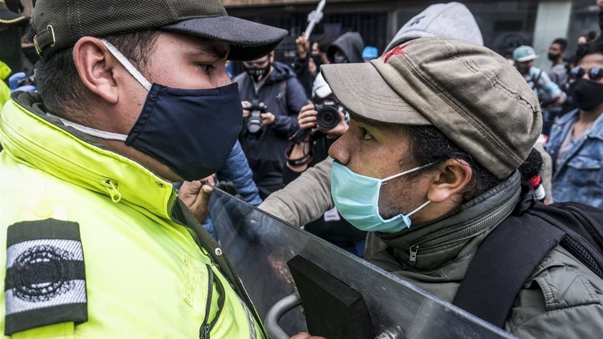 zentauroepp54591434 21 august 2020  colombia  bogota  a protester confronts a a 200822190957