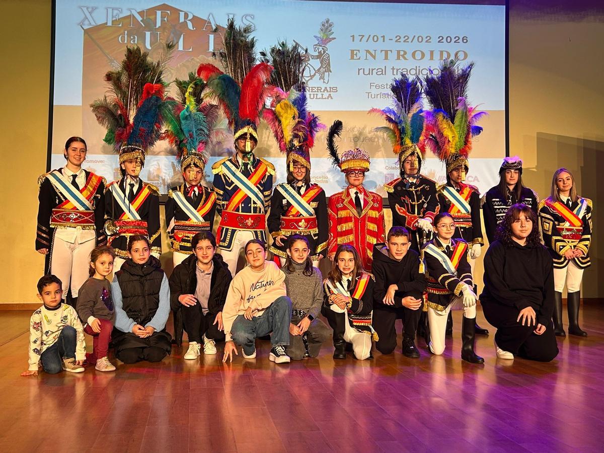 Mozos e mozas da Escola de Xenerais da Bandeira protagonizaron a presentación do Entroido.