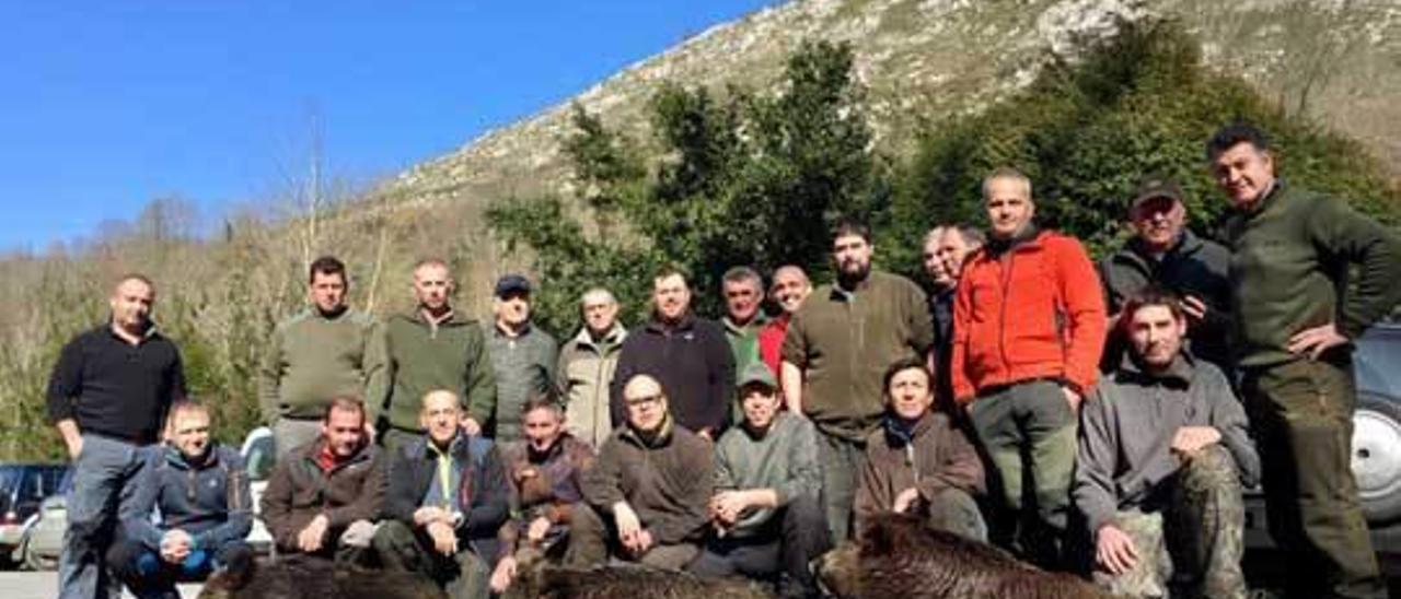 Una de las últimas cacerías de jabalíes, en Teleña, en el coto de La Parraguesa.