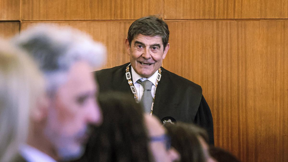 El nuevo fiscal superior de Baleares, Adrián Salazar, durante su toma de posesión hoy en el Palacio de Justicia de Palma.