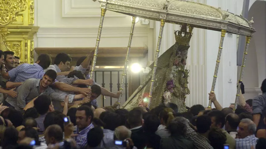 DIRECTO | Salida de la Virgen del Rocío en procesión
