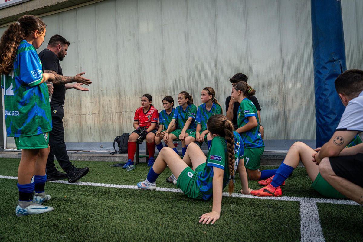 Las niñas gitanas lideran el cambio del fútbol femenino en La Mina