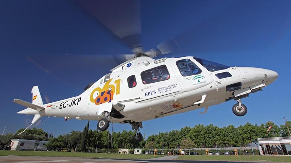 El hombre fue trasladado en helicóptero al Virgen del Rocío de Sevilla.