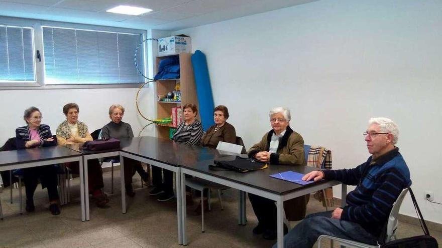 Algunos de los participantes en el programa &quot;Potenciemos nuestra autonomía&quot;, en el Centro Cívico.