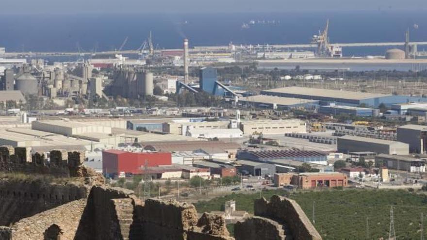 Vista de una zona industrial de Sagunt.