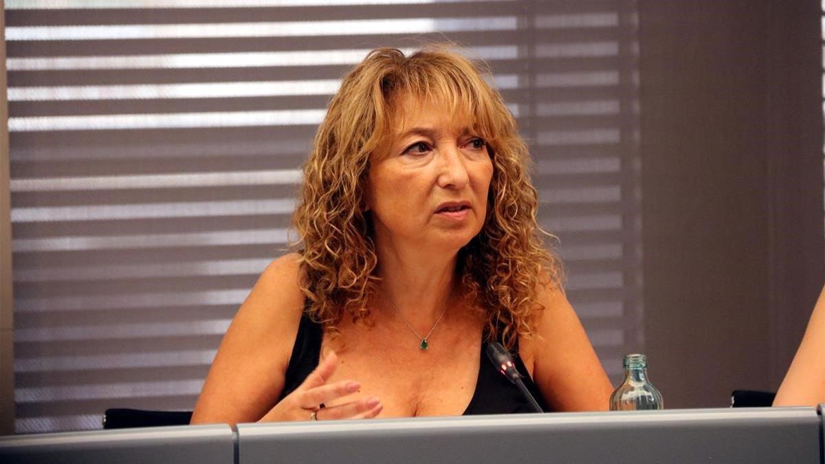 La presidenta de la UAVAT, Sara Bosch, durante una rueda de prensa