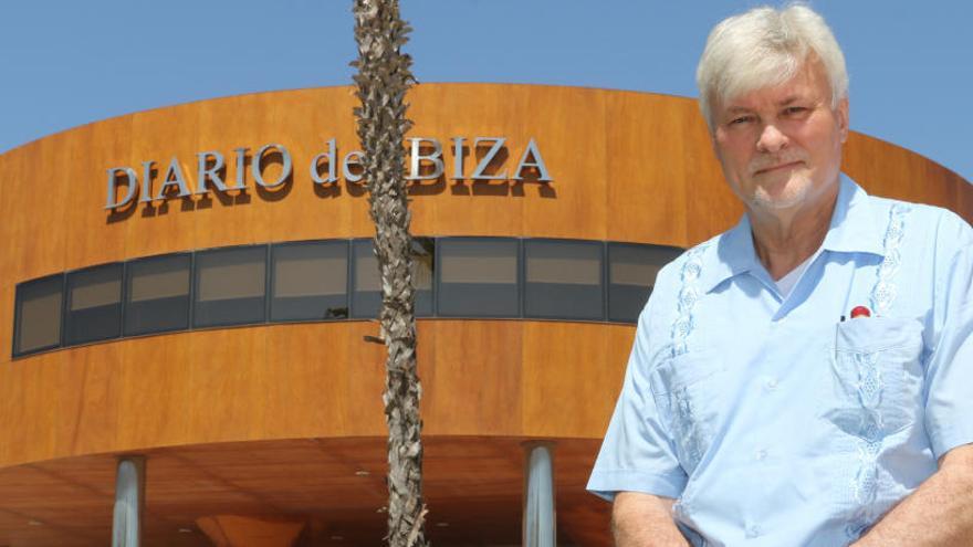 El historiador alemán en la sede de Diario de Ibiza.