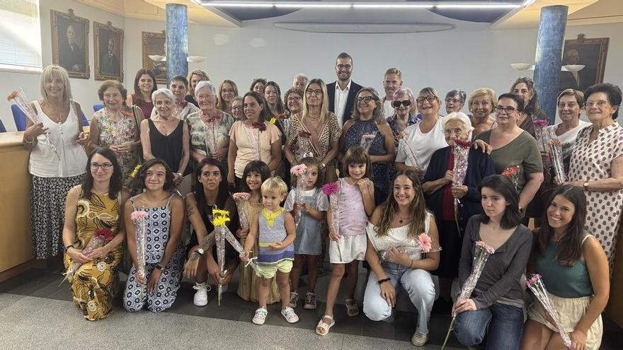 Una quarantena de Tures es reuneixen a Olot per donar el tret de sortida a les festes