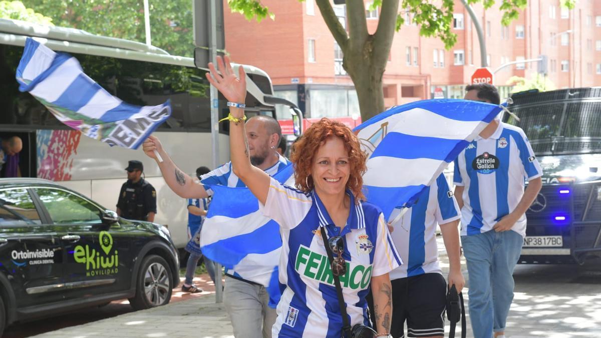 La afición del Deportivo llega a Valladolid: Parquesol, epicentro de la fiesta blanquiazul