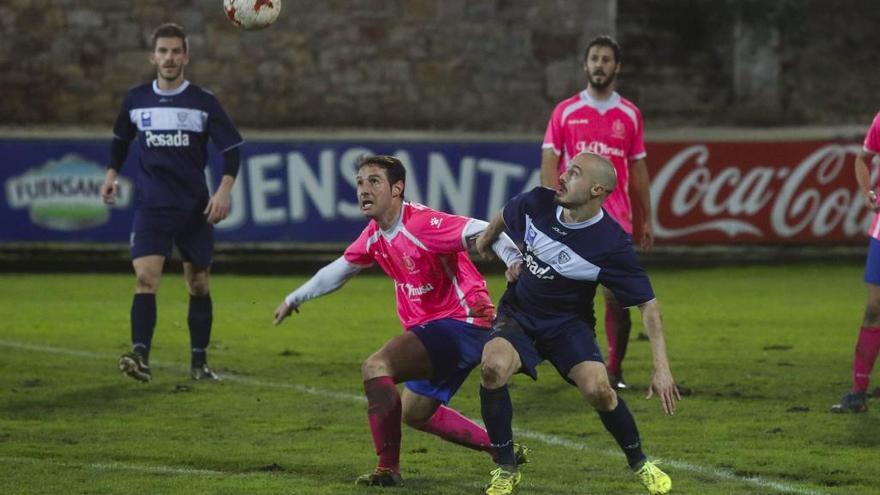 Momento de un partido entre el Tuilla y el Marino.