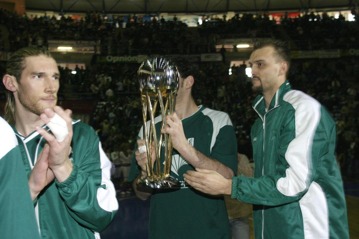Zan Tabak, a la derecha, fue parte de la primera plantilla campeona de Copa del Unicaja.