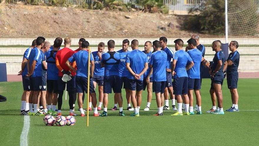 Juande aglutina a su plantilla para analizar parte del encuentro contra el Athletic y para explicar el trabajo semanal.