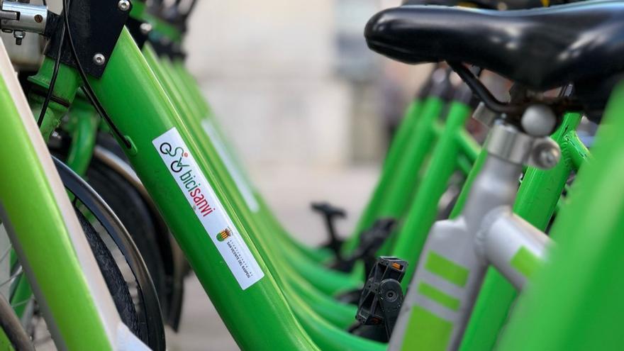 San Vicente pedalea a ritmo de récord: 51 préstamos de bici cada día