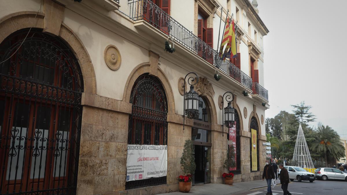 Fachada del Ayuntamiento de Sagunt.