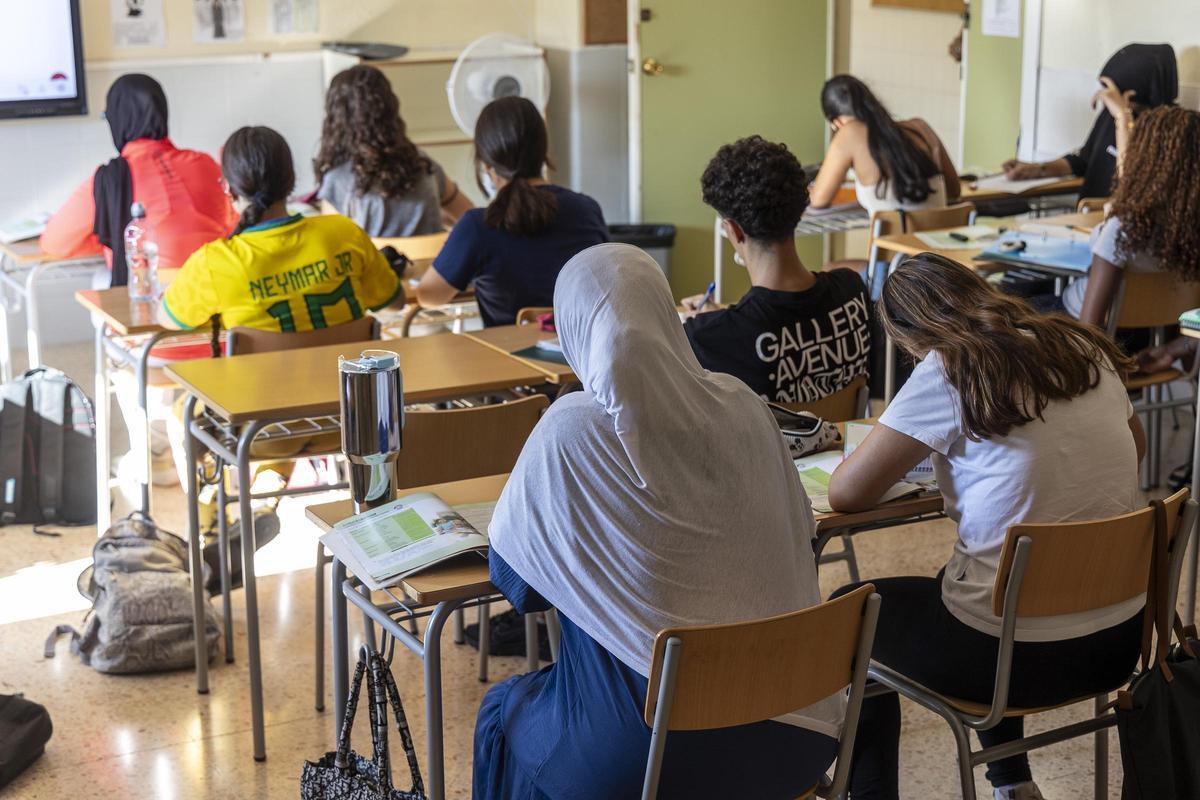 Alumnos de diferentes nacionalidades en un centro educativo de la Comunidad.