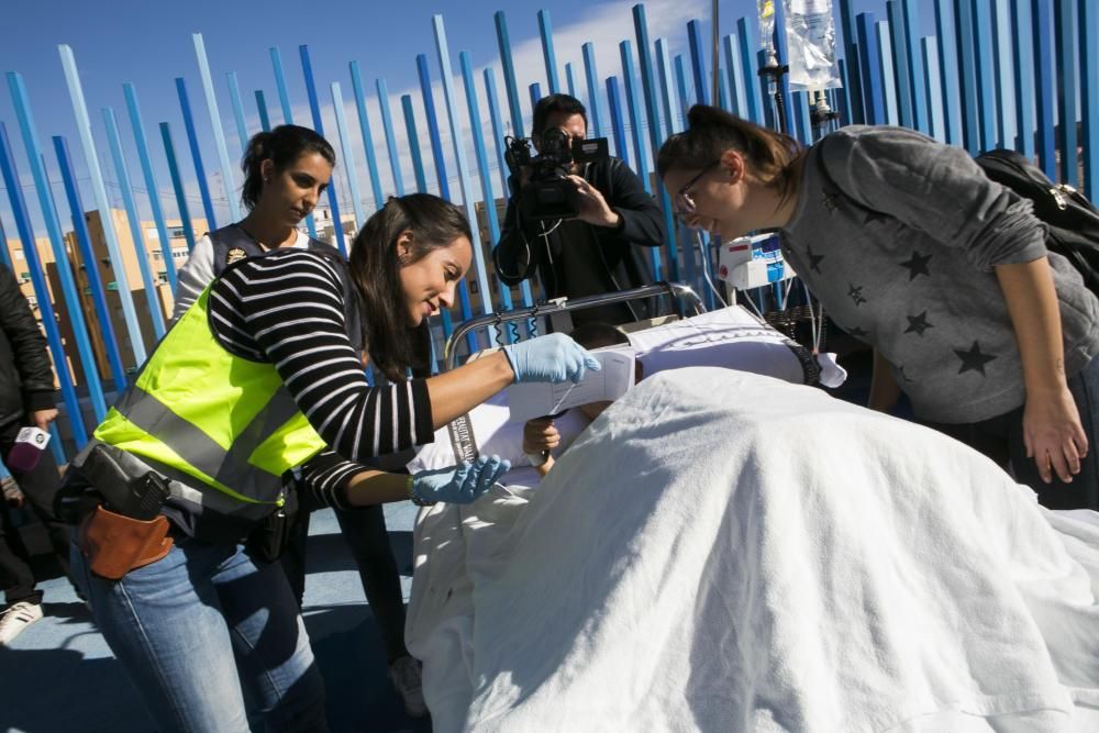 Visita Policía Nacional a Aula Pedagógica del Hospital