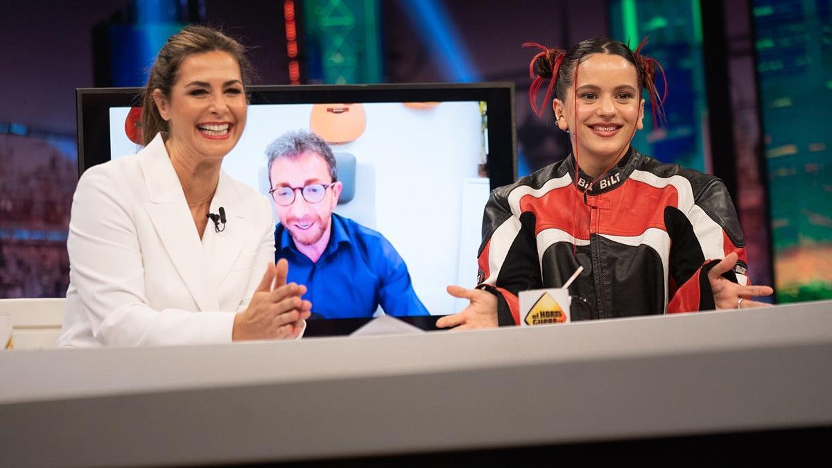 Nuria Roca en El Hormiguero junto a Rosalía