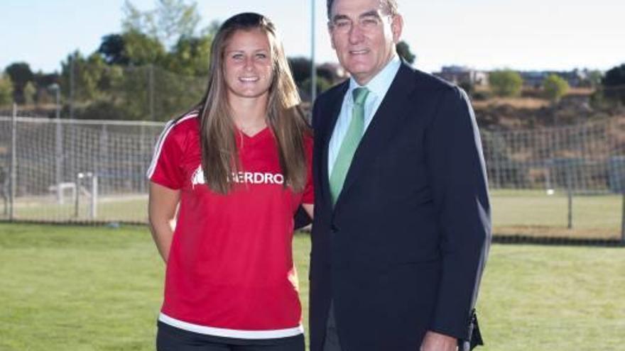 Galán visita a la selección femenina