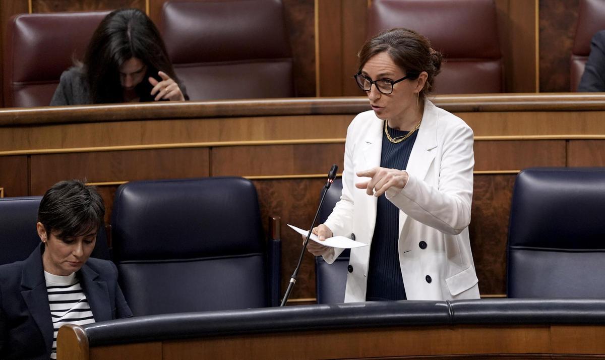 Mónica García e Isabel Rodríguez. Sesión de control al Gobierno en el Congreso de los Diputados.
