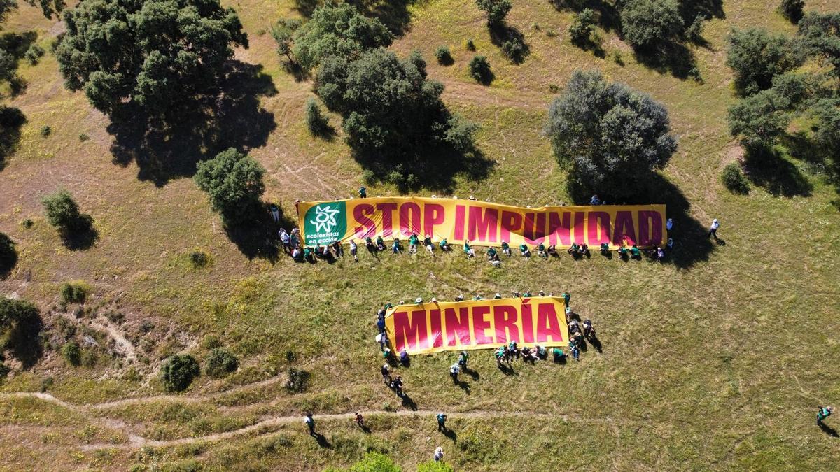 Protesta contra la mina de El Cañaveral, en Cáceres.