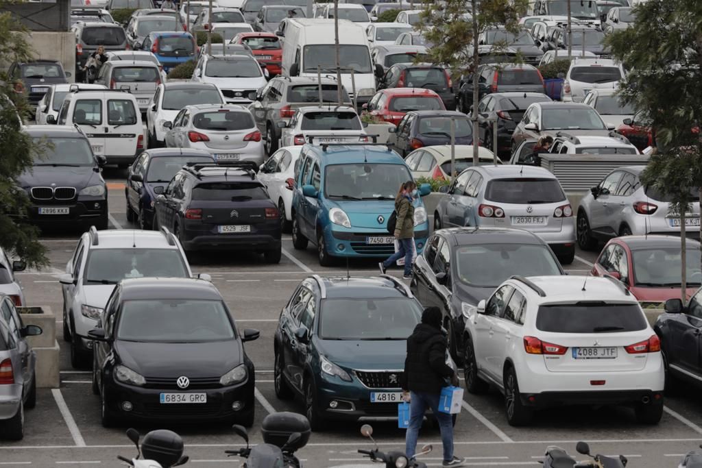 Largas retenciones en la autopista por fiebre comercial antes de las nuevas restricciones