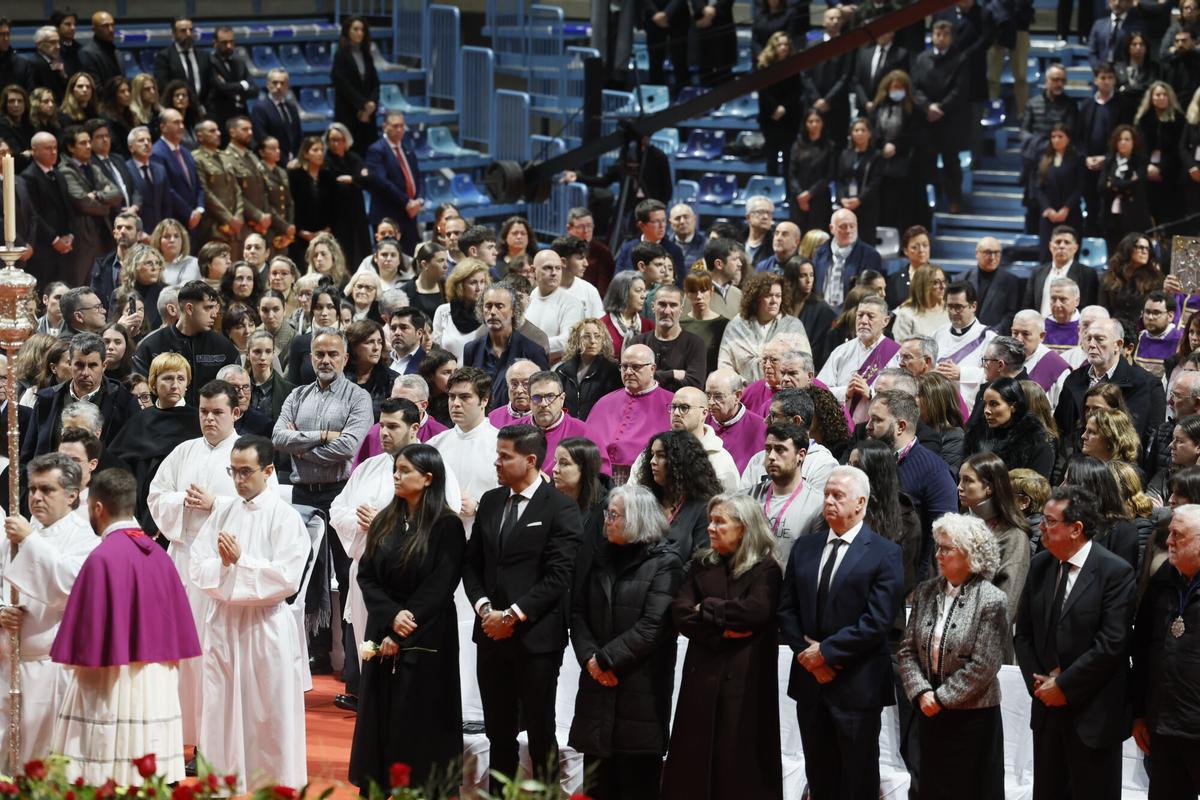 Las imágenes de la misa funeral por las víctimas del accidente de trenes de Adamuz. Las imágenes de la misa funeral por las víctimas del accidente de trenes de Adamuz.