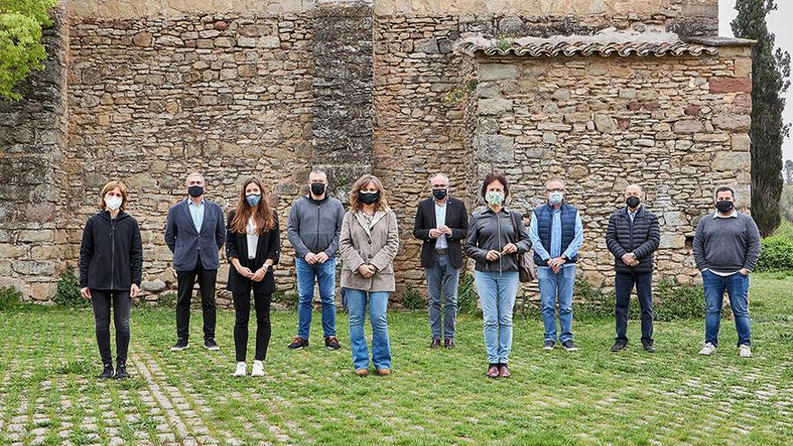 Representants de la junta de l&#039;associació d&#039;empresaris del polígon dels Dolors; d&#039;esquerra a dreta: Núria Vilarmau (Vilarmau i Freixa), Josep Salada (Plana Fàbrega), Gina Riera (Niled), Santi Serarols (Sencor / president  de l&#039;Associació), Montserrat Pinyot (Framun); Toni Tachó (AUSA), Maite Casals (Assessoria del Bages), Josep Serra (Agropecuària del Bages) , Lluís Ballús (Tallers Ballús) i Joel Bolancell (Grup Escala)