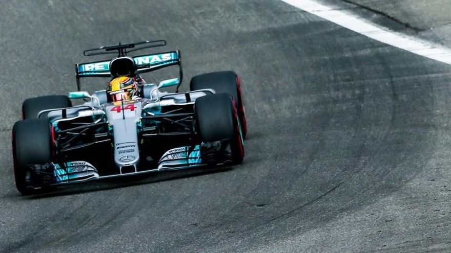 Lewis Hamilton logra la pole y el récord del circuito de Spa