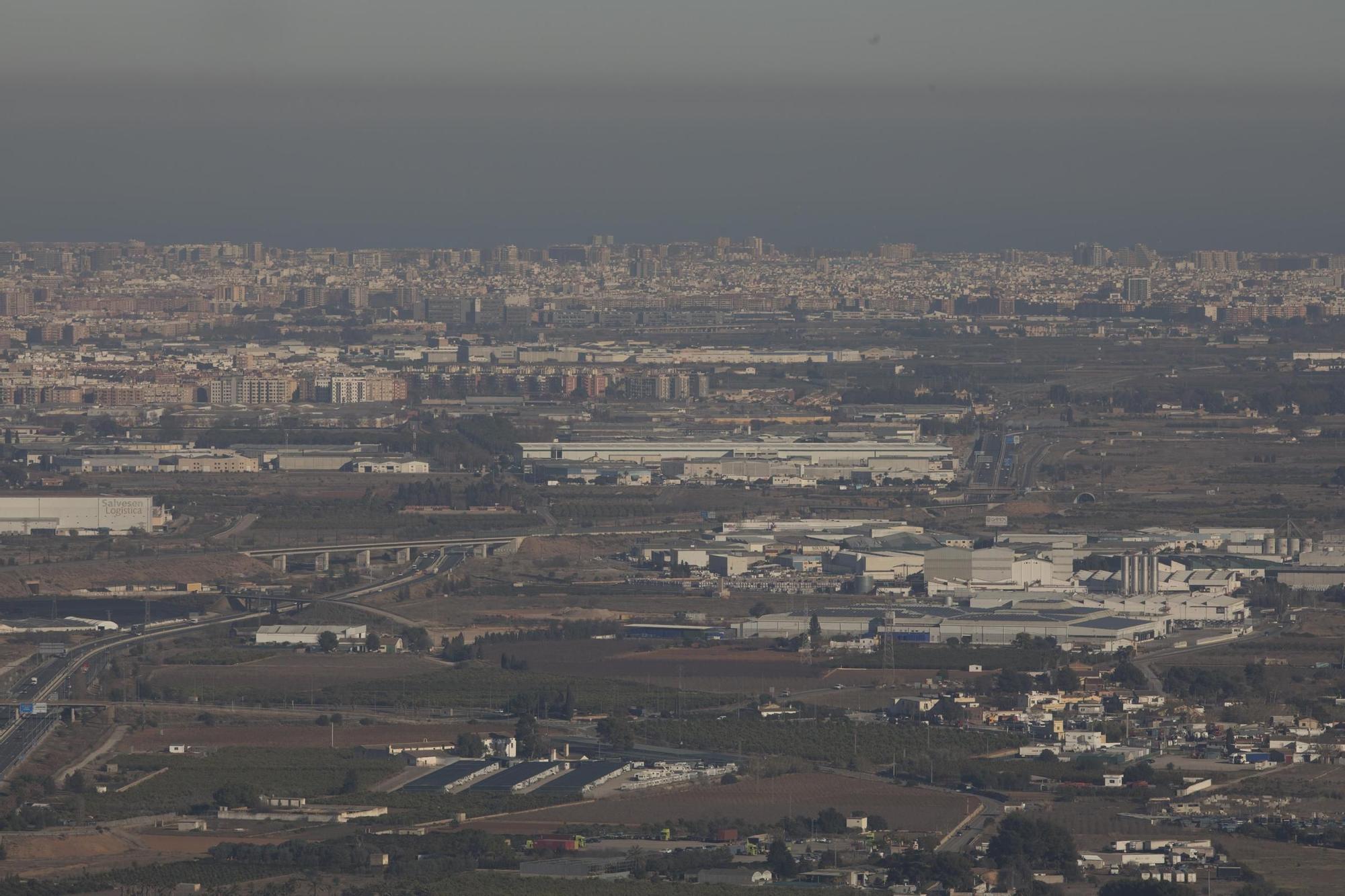 Una "boina" de contaminación cubre València