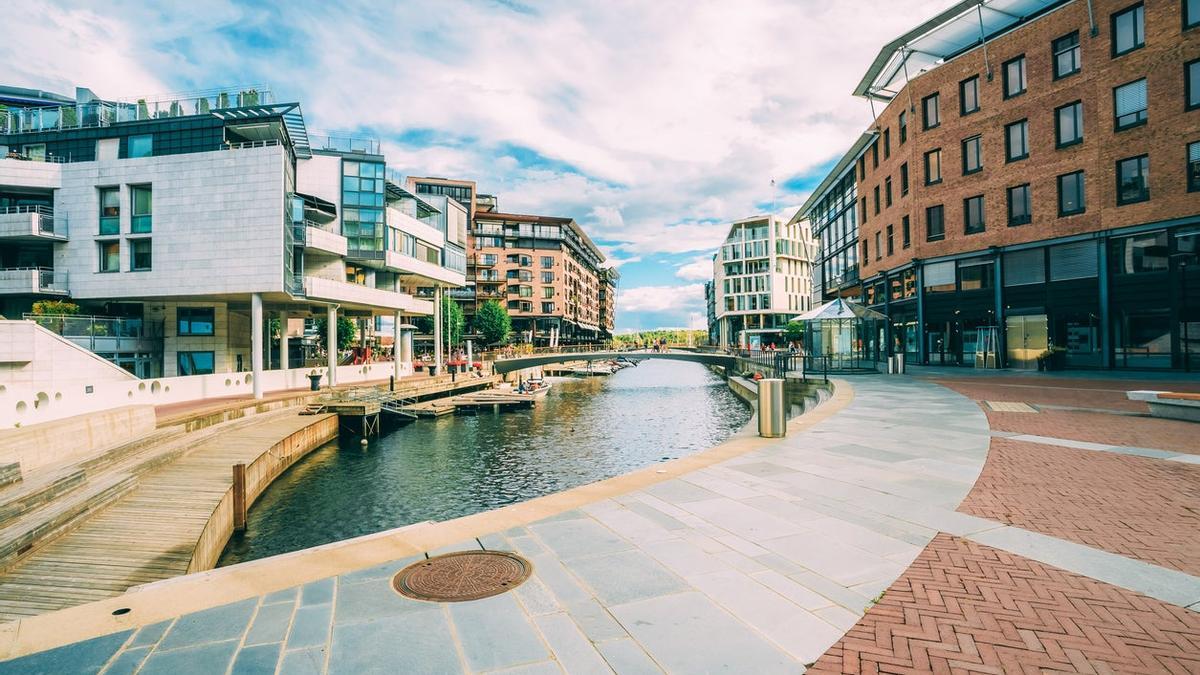 Río Akerselva en Grünerløkka, Oslo, Noruega