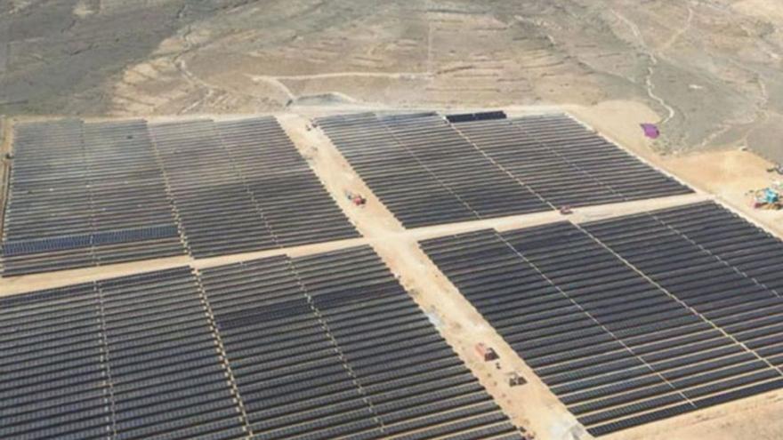Imagen de una de las plantas fotovoltaicas ubicada en las proximidades de Puerto del Rosario. | | LP/DLP