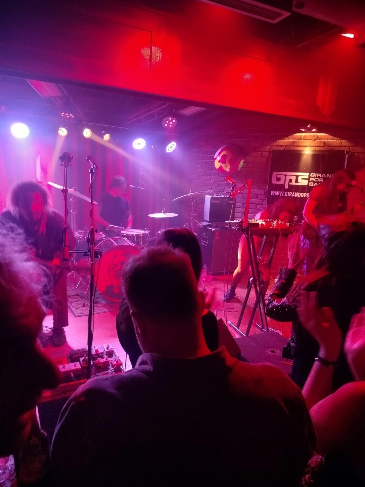 Rabia y rock poderoso en el concierto de "Hermana Furia" en Langreo